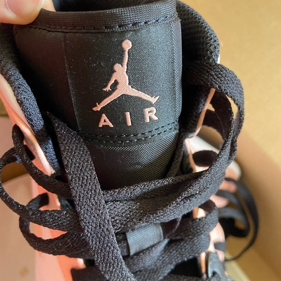 SOLD- Air Jordan 1 Mid Shoe Crimson Tint - Picture 6 of 9